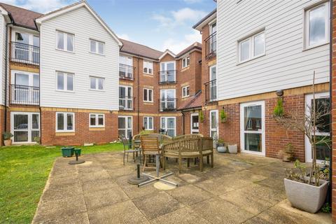 1 bedroom apartment for sale, Eadhelm Court, Penlee Close, Edenbridge, Kent TN8 5FP