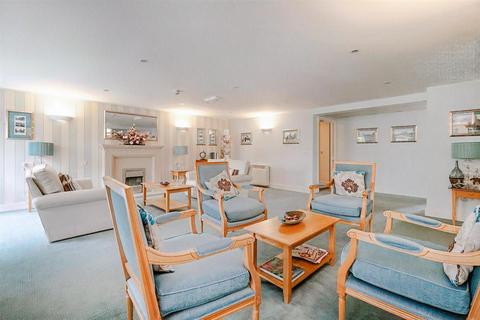 1 bedroom apartment for sale, Eadhelm Court, Penlee Close, Edenbridge, Kent TN8 5FP