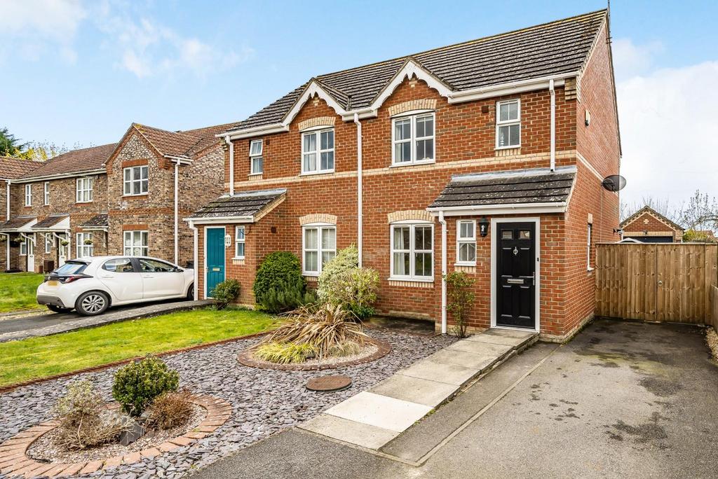 John Brown Close, Horncastle, Lincs, LN9 5GD 3 bed semidetached house