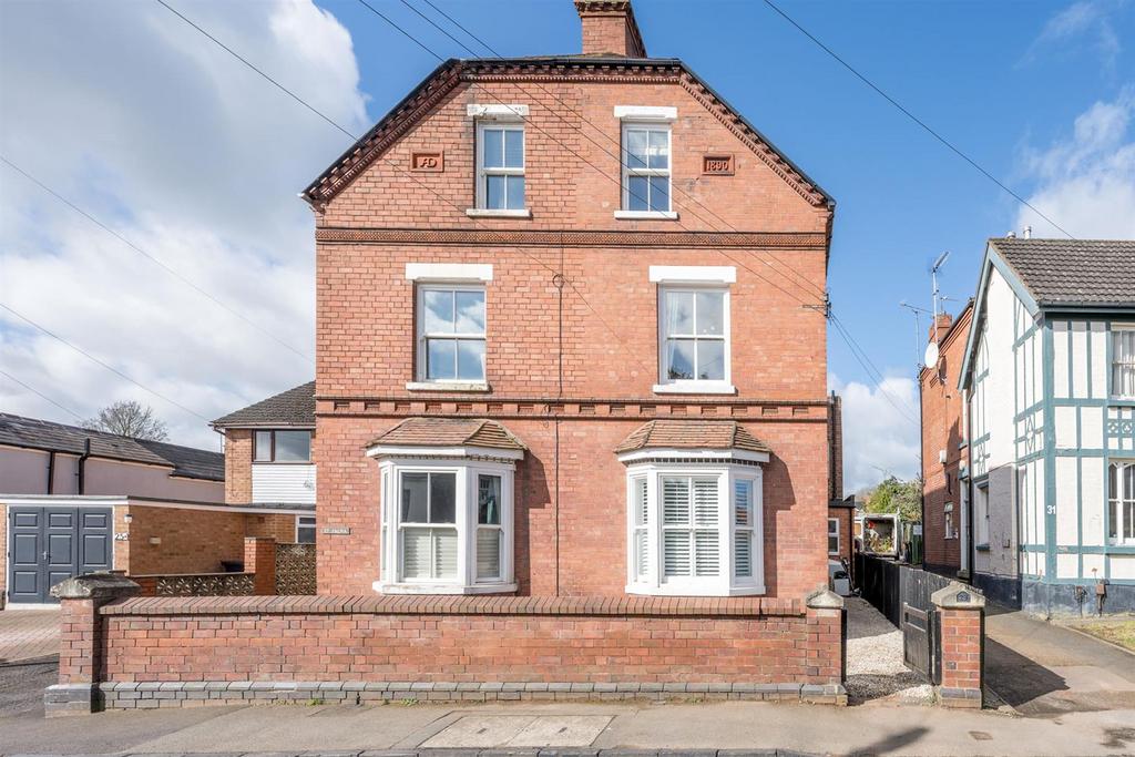 Wood Street, Wollaston, DY8 4NN 4 bed semidetached house for sale £
