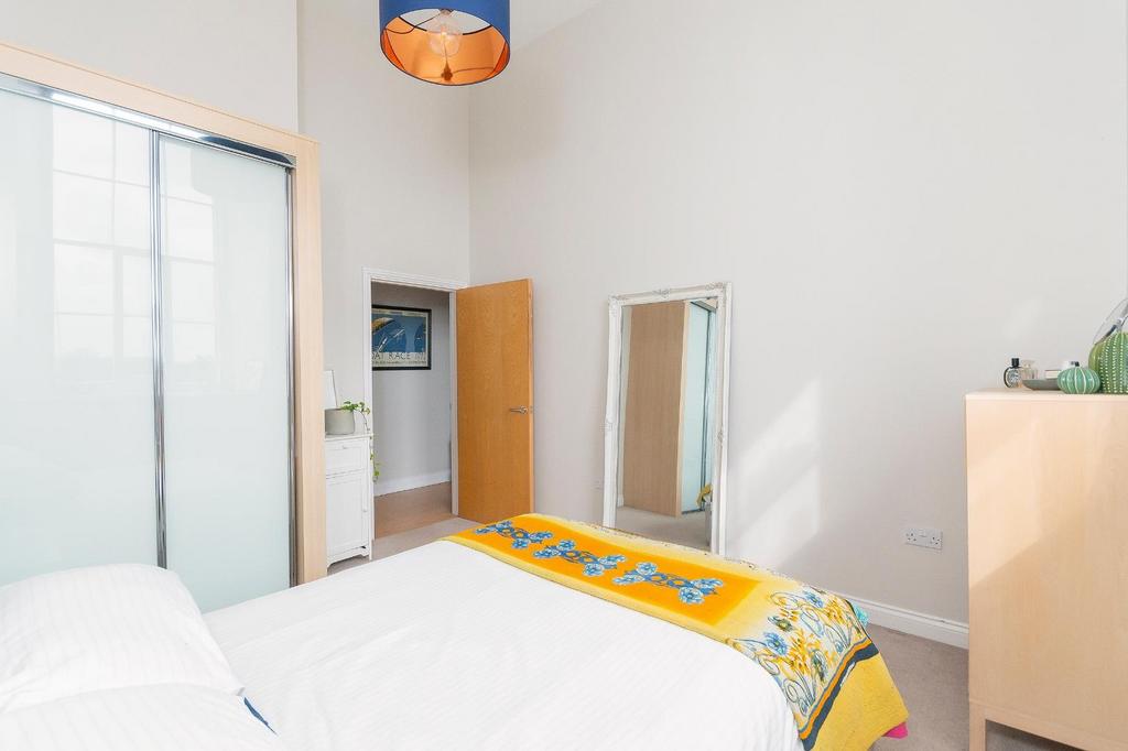 ESOUHRELLUM76 - Bedroom E.jpg