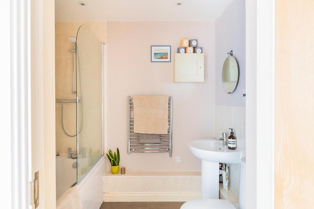 ESOUHRELLUM76 - Bathroom C.jpg