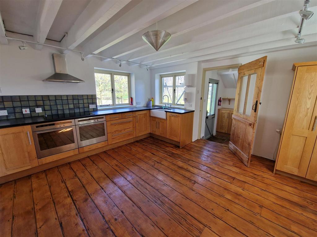 Idless, Truro 3 bed barn conversion £2,000 pcm (£462 pw)