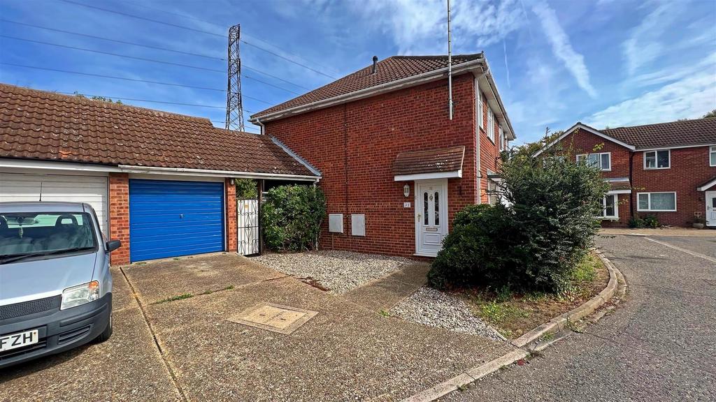 Hawkwood Close, South Woodham Ferrers 3 bed semidetached house for