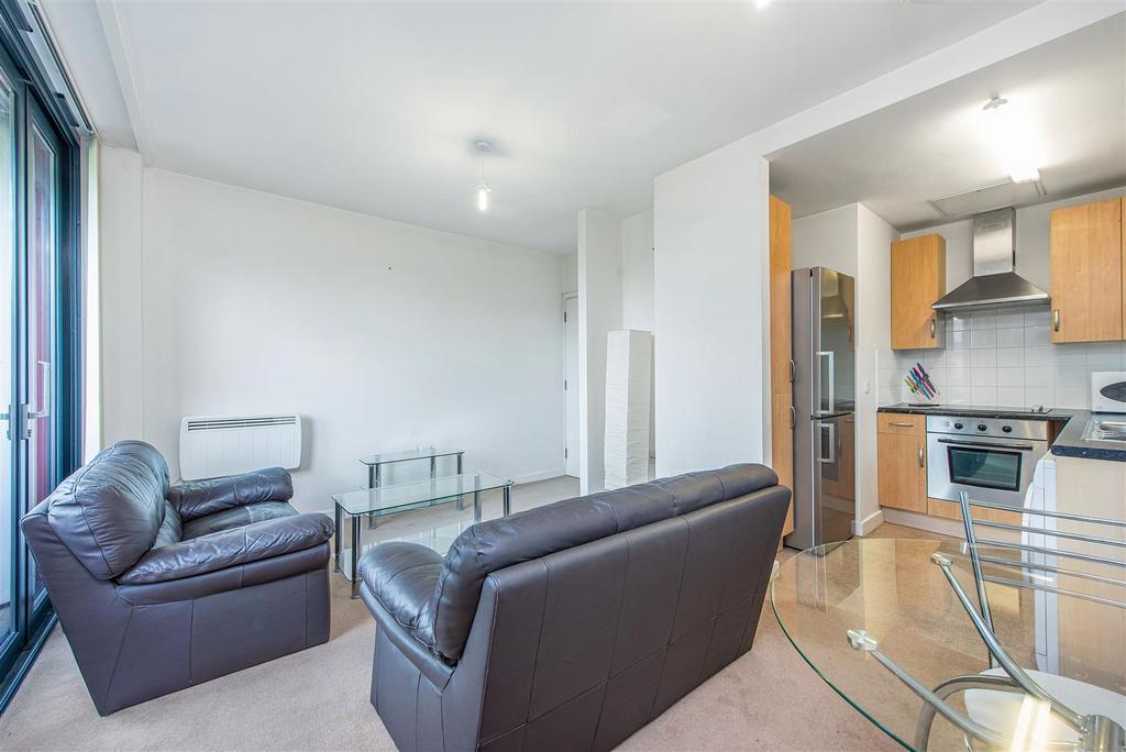 Drayton Park, Highbury 2 bed flat £480,000