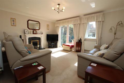 8 Powell Avenue, Dartford, DA2 6NT