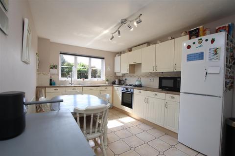 8 Powell Avenue, Dartford, DA2 6NT