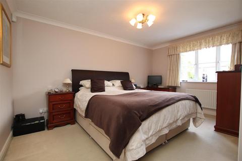 8 Powell Avenue, Dartford, DA2 6NT