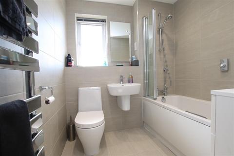 8 Powell Avenue, Dartford, DA2 6NT