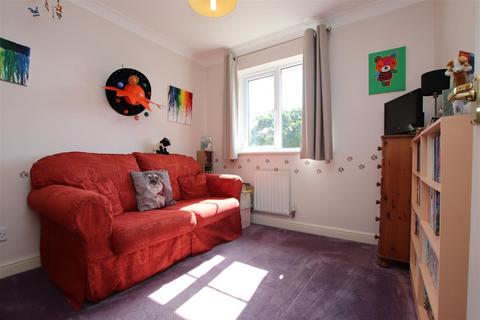 8 Powell Avenue, Dartford, DA2 6NT