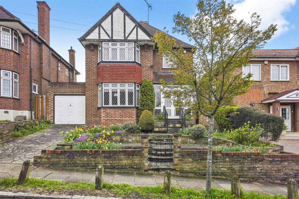 Bengeworth Road, Harrow 3 bed detached house for sale £850,000