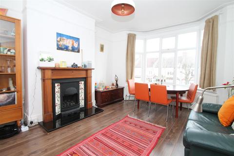 2 bedroom flat to rent - Caversham Avenue, Palmers Green, N13
