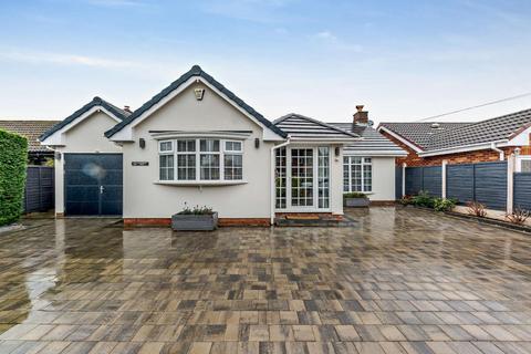 13 Longbridge Road, Lichfield, WS14 9EL