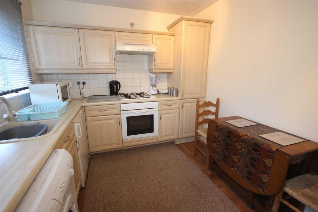 Habgood Drive, Gilesgate, Durham 2 bed semidetached house for sale £