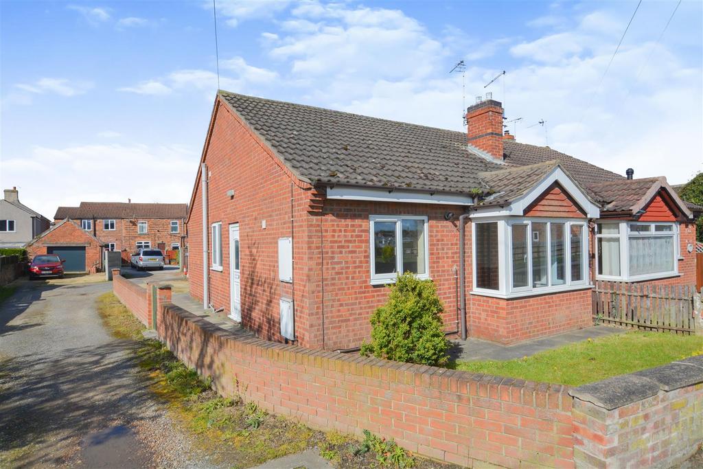Fieldside, Crowle, Scunthorpe 2 bed semidetached bungalow £150,000