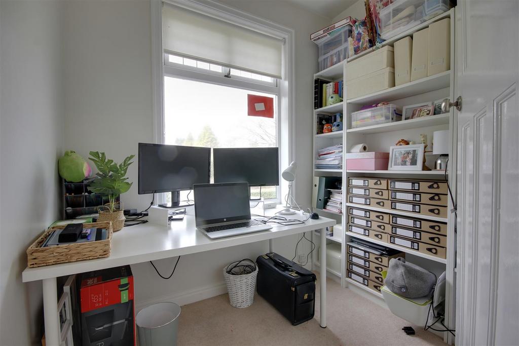 Bedroom 5/Study