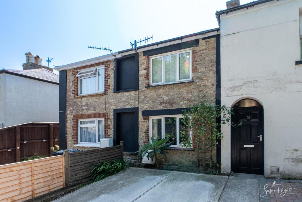 Upton Road, Ryde 2 bed terraced house for sale £230,000