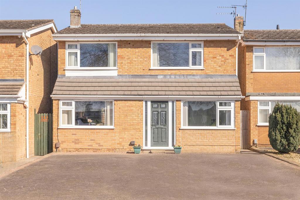 Exmoor Close, Wigston, Leicester, LE18 4 bed detached house for sale £370,000