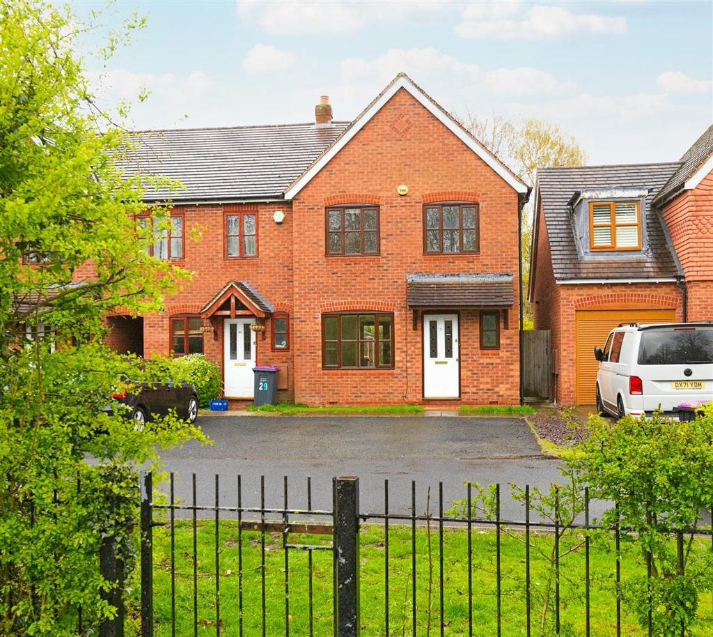 Lytham Green, Muxton, Telford 3 bed house £875 pcm (£202 pw)