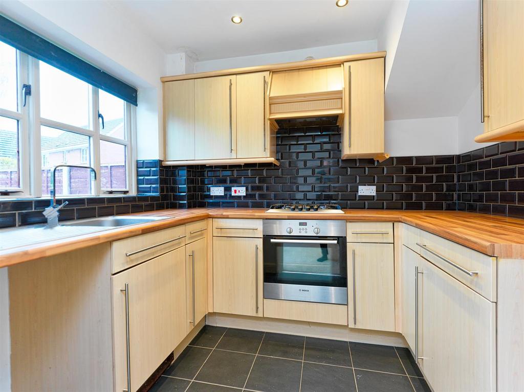 Lytham Green, Muxton, Telford 3 bed house £875 pcm (£202 pw)