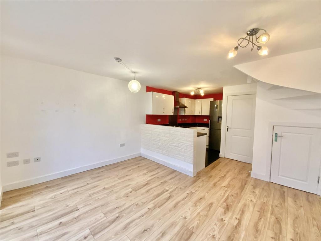 Butter Row, Wolverton, Milton Keynes 4 bed townhouse £360,000
