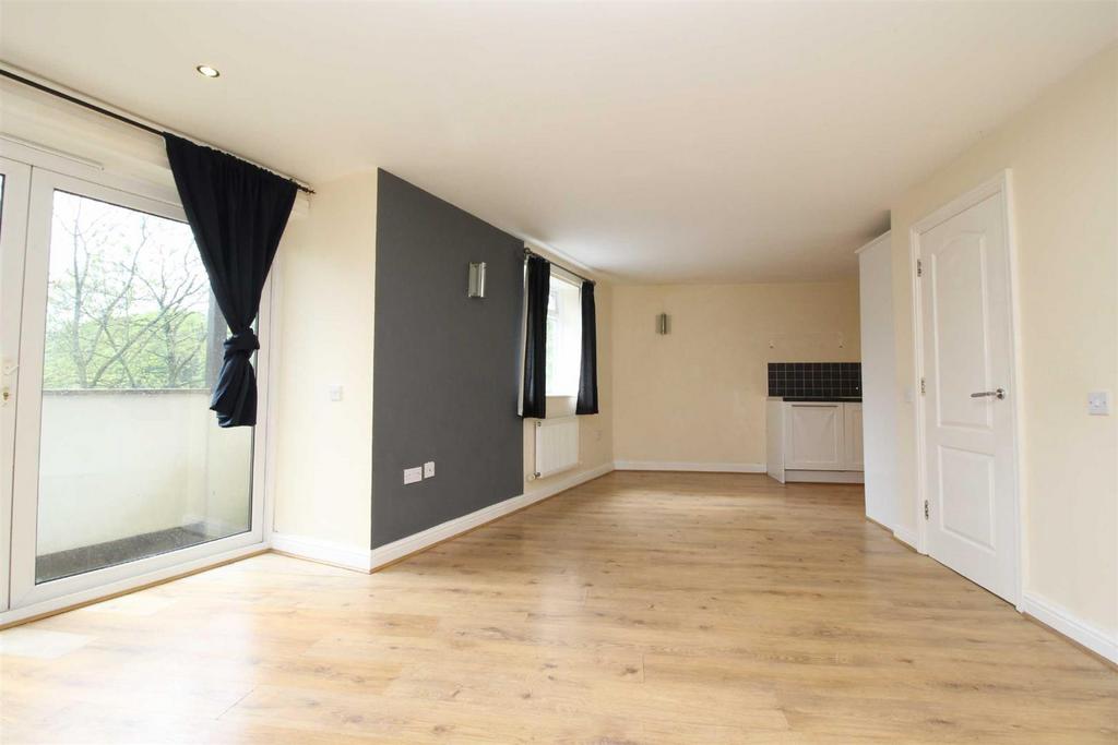 3 Sylvan Court, Union Road, New Mills, High Peak 2 bed flat to rent £