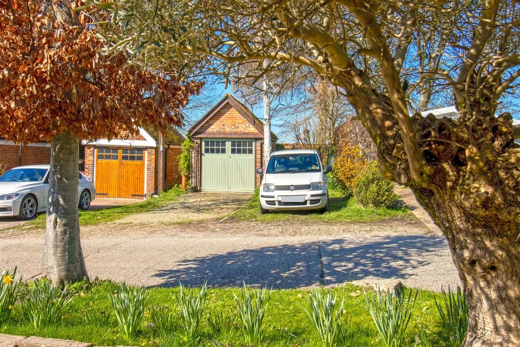 Parkside, ShorehamBySea 3 bed semidetached house for sale £700,000