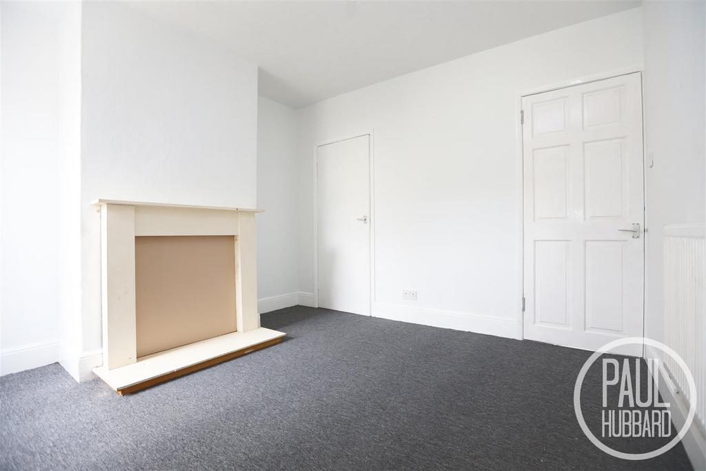 Edinburgh Road, Lowestoft 2 bed terraced house £625 pcm (£144 pw)