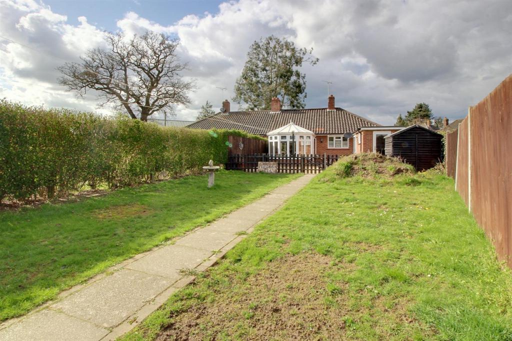 Sun Barn Road, Reepham, Norwich 2 bed semidetached bungalow for sale