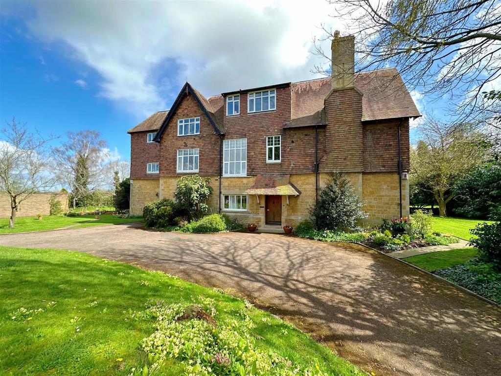 Quinton Grange, Lower Quinton... 2 bed apartment £275,000