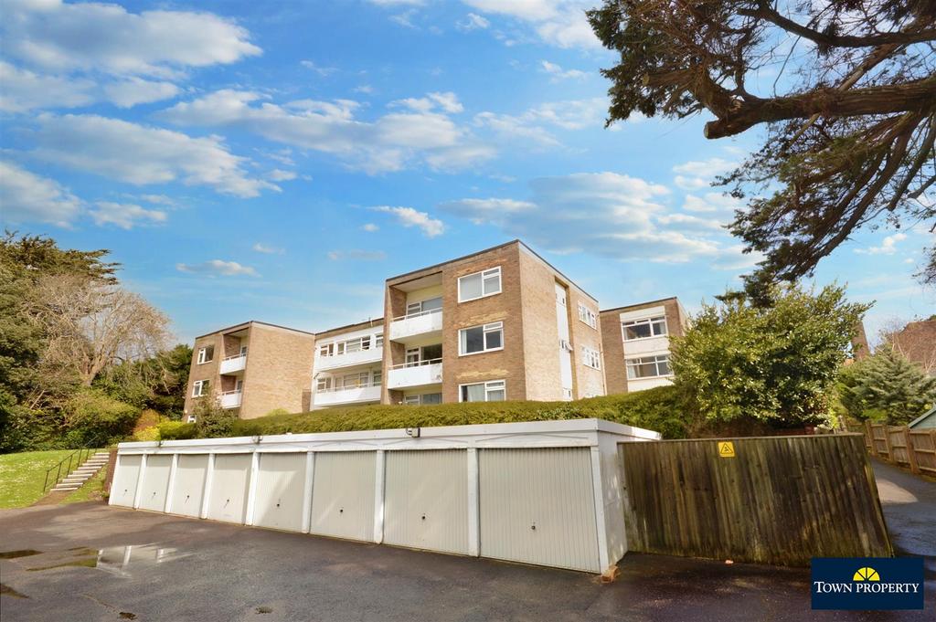 St. Annes Road, Eastbourne 2 bed flat for sale £195,000