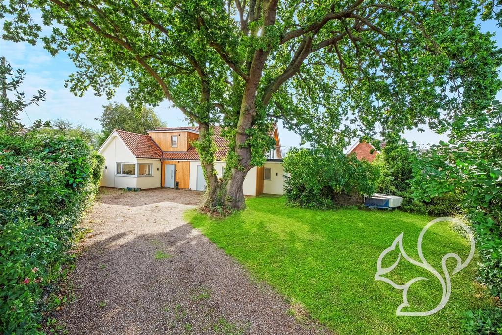Seaview Avenue, West Mersea Colchester CO5 5 bed detached house for