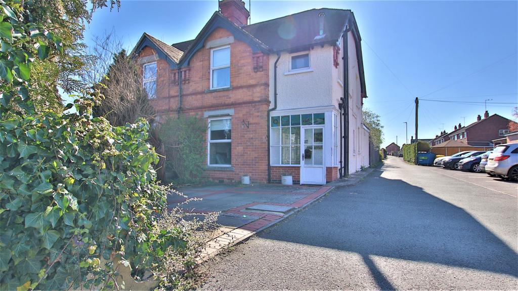 Ashchurch Road, Tewkesbury 3 bed cottage £325,000