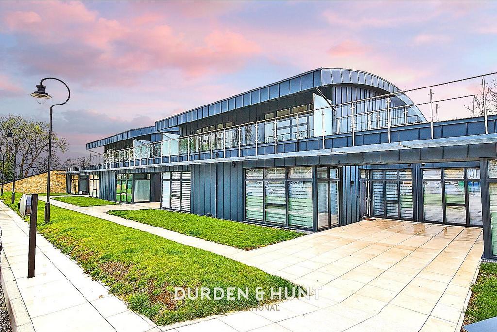 Great Warley Street, Brentwood, CM13 3 bed apartment for sale £550,000