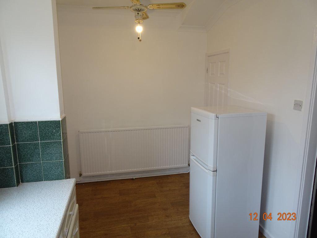 Crowder Avenue, Sheffield, S5 7QG 2 bed terraced house to rent £650