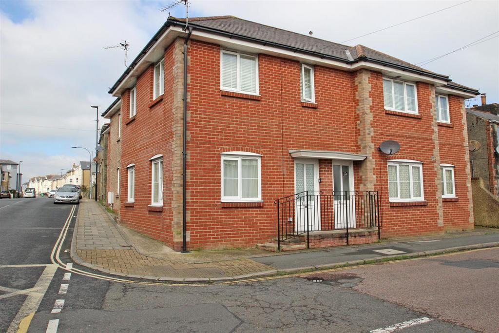 Station Street, Ryde 2 bed apartment for sale £120,000