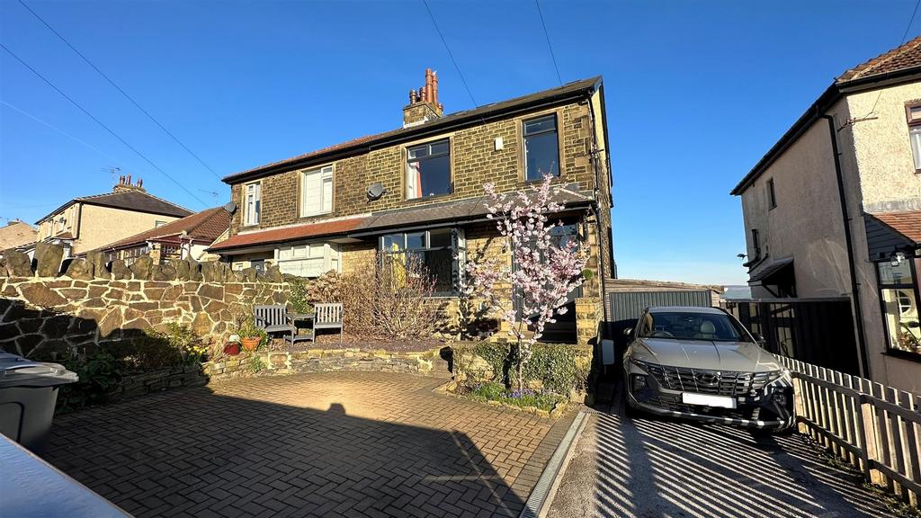 Westfield Lane, Idle, Bradford 5 bed semidetached house £370,000