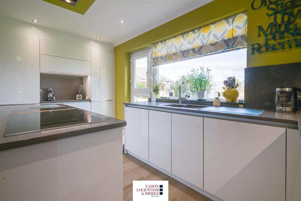 Kitchen Breakfast Room 2.jpg