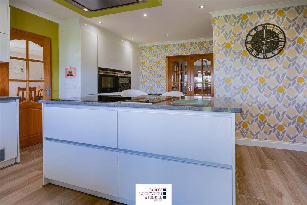 Kitchen Breakfast Room 3.jpg