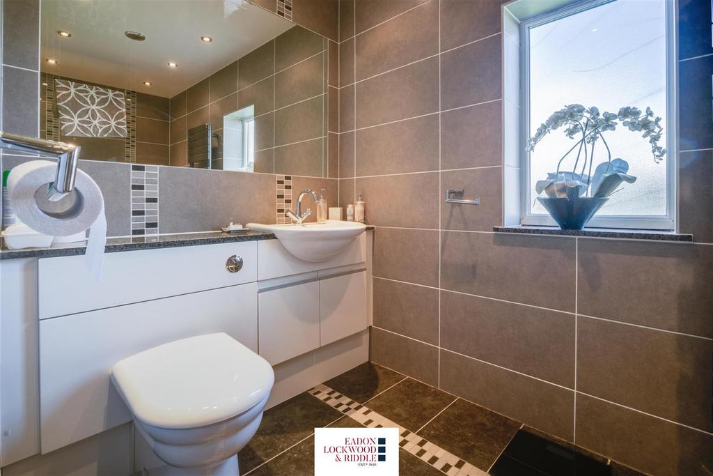 Bedroom 2 Ensuite 2.jpg