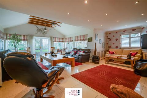 8 Copper Beech Crescent, Hooton Levitt, Rotherham, S66 8PJ