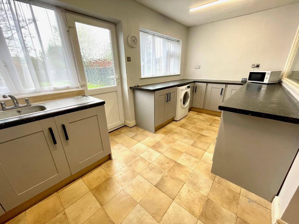 Warmingham Lane, Middlewich 3 bed semidetached house £800 pcm (£185 pw)