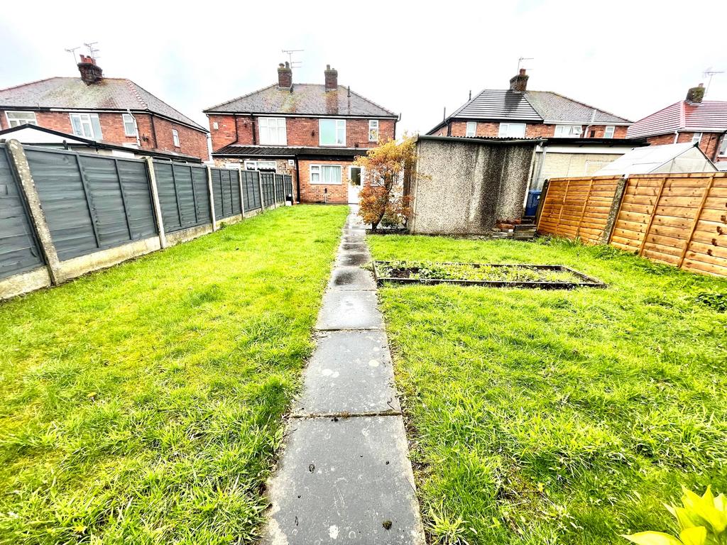 Warmingham Lane, Middlewich 3 bed semidetached house £800 pcm (£185 pw)