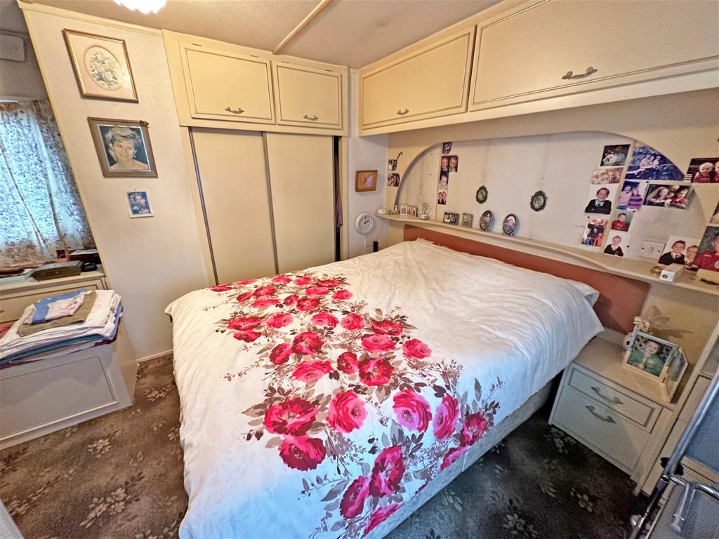 Ash Crescent, Hillcrest Park, Wythall, B47 6DU 1 bed mobile home £65,000