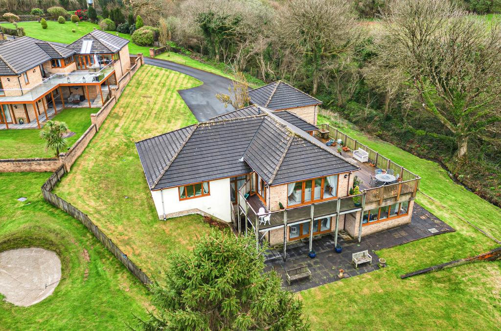 Bowood Park, Lanteglos, Camelford, Cornwall 4 bed detached house for