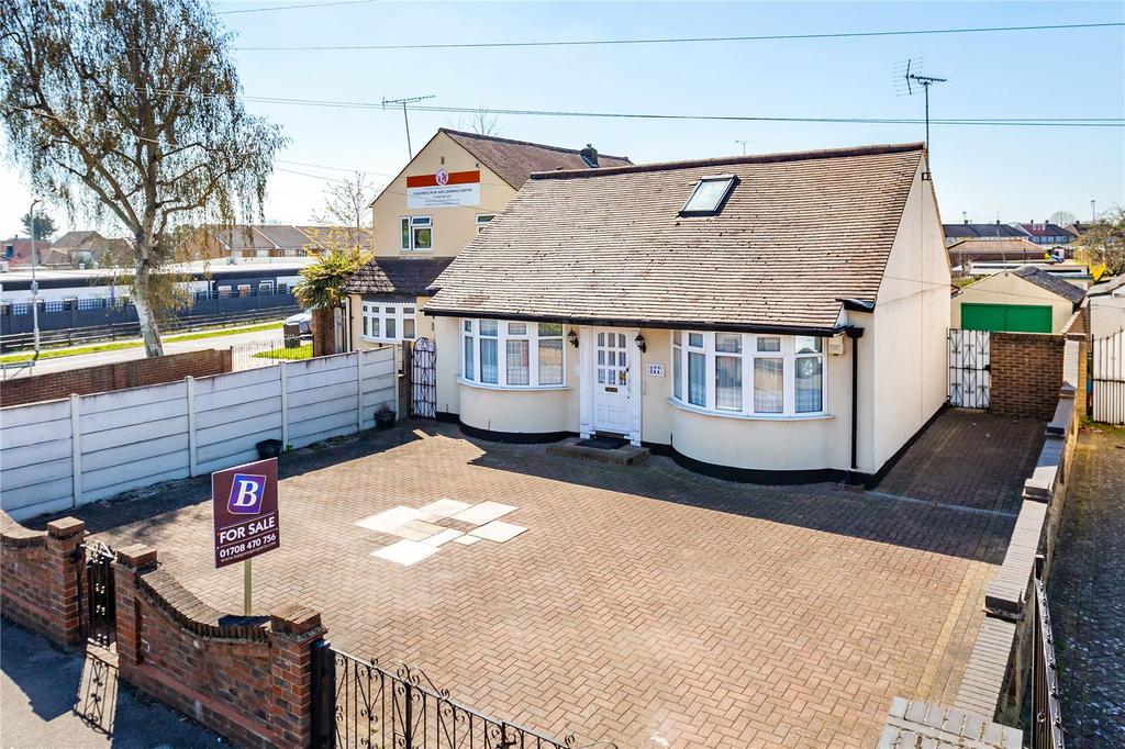 Rainham Road, Rainham, RM13 4 bed detached house for sale £475,000