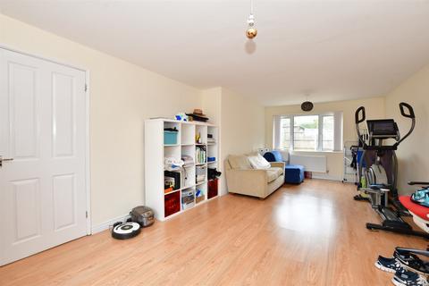 3 bedroom terraced house for sale, Lee Walk, Basildon, Essex