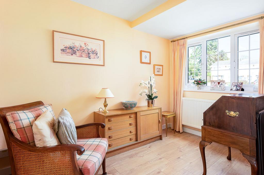 Milton Close, HenleyonThames RG9 3 bed end of terrace house for sale