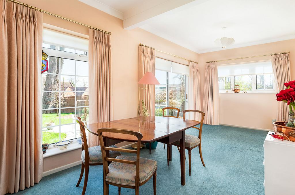 Milton Close, HenleyonThames RG9 3 bed end of terrace house for sale