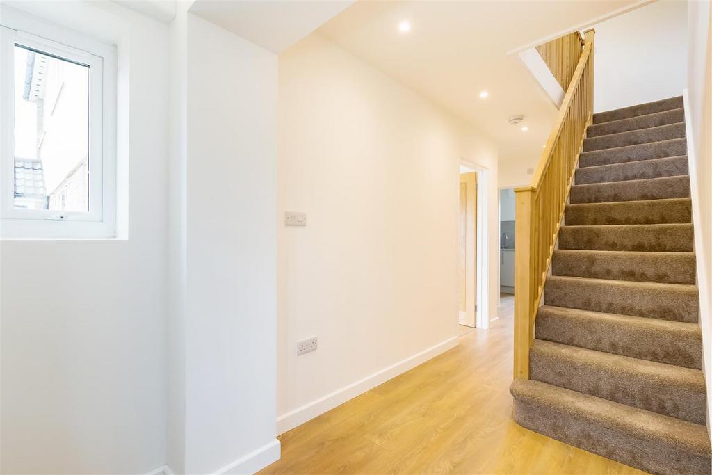 Horton Road, Chipping Sodbury BS37 4 bed semidetached house £1,995